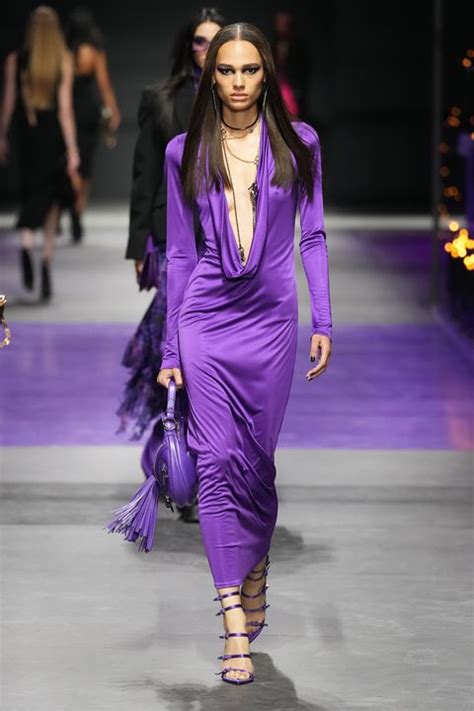 vestito fantasia moda versace|Vestiti Primavera Estate 2023: le tendenze dalla sfilata Versace.